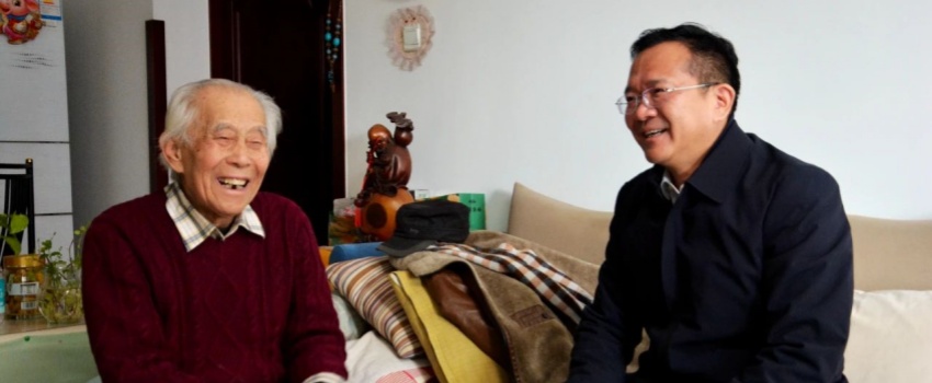中國(guó)樂(lè)凱黨委領(lǐng)導(dǎo)看望慰問(wèn)樂(lè)凱老領(lǐng)導(dǎo)、老專家、老干部、老黨員及生活困難職工